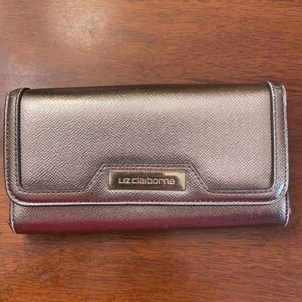Liz Claiborne Women’s wallet
